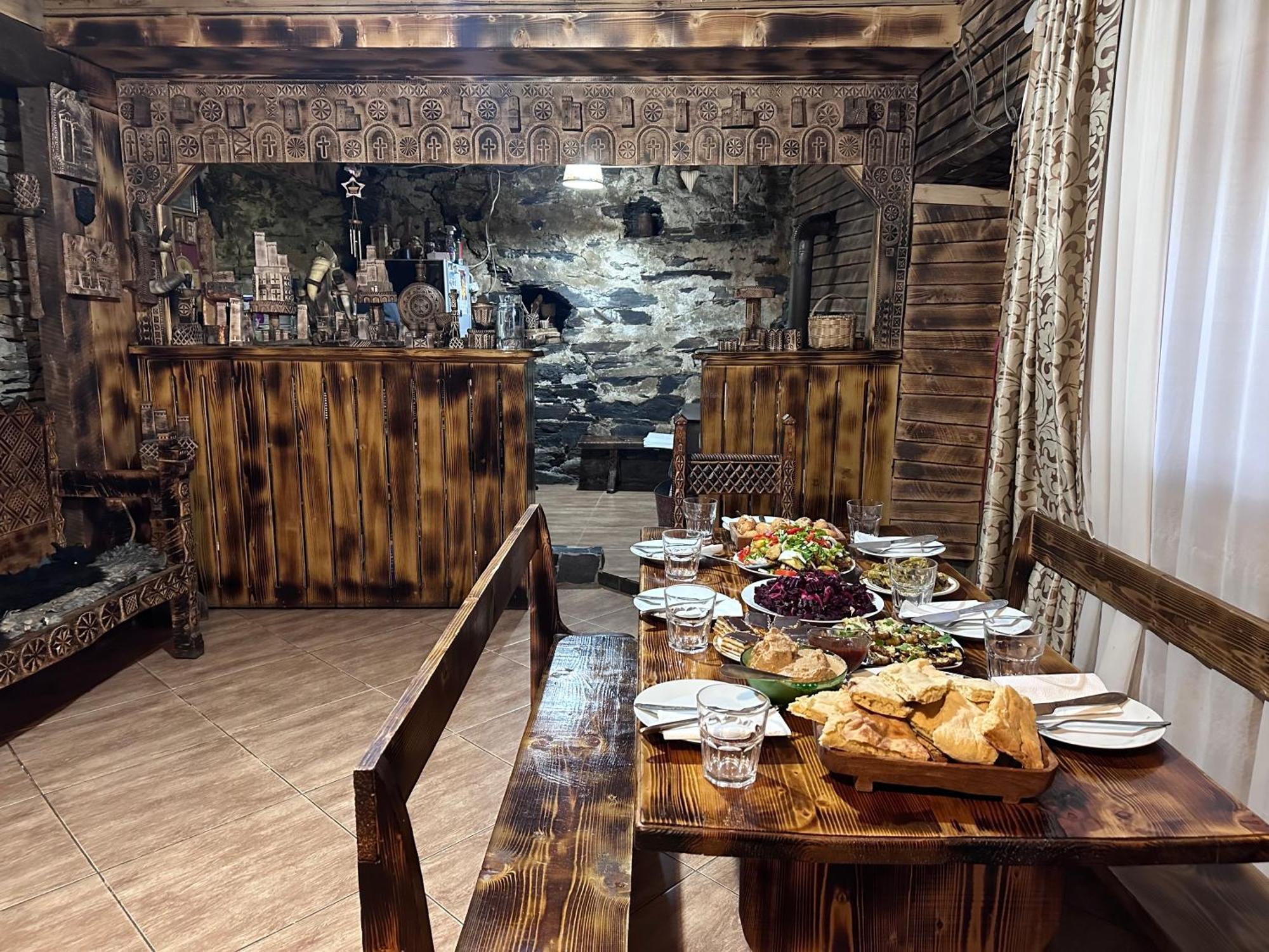 Hotel Old House Ushguli Exterior foto