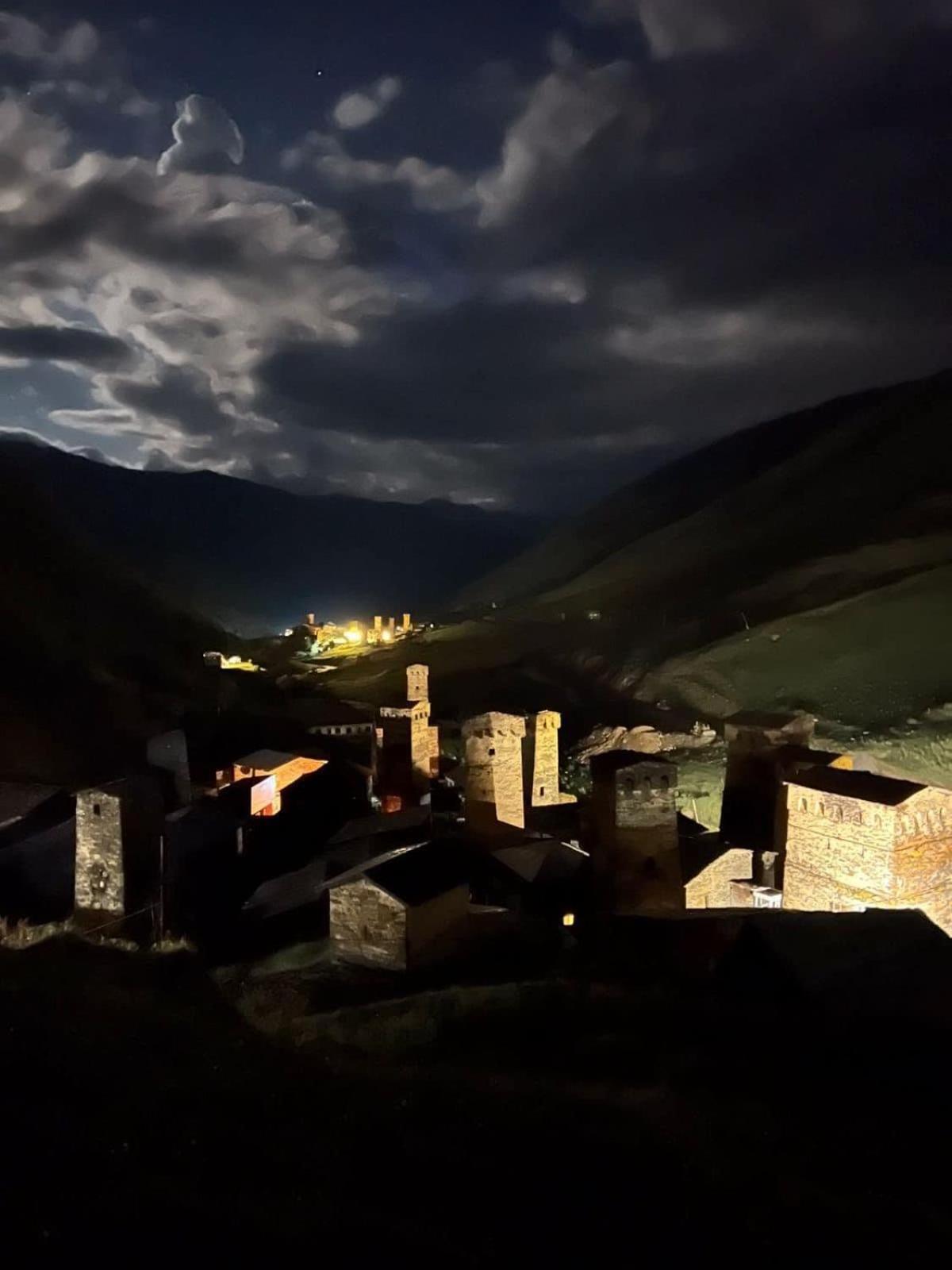 Hotel Old House Ushguli Exterior foto