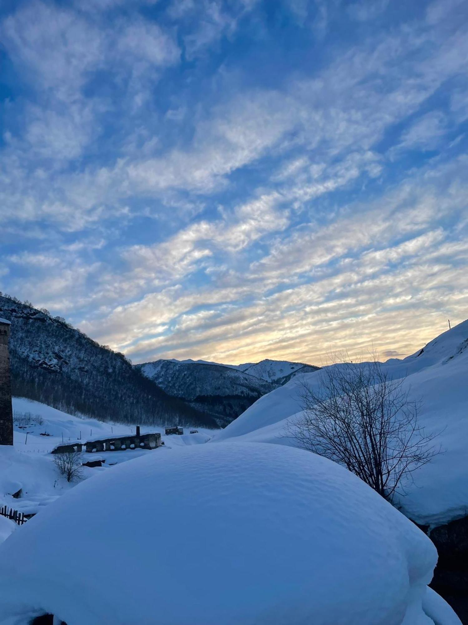 Hotel Old House Ushguli Exterior foto