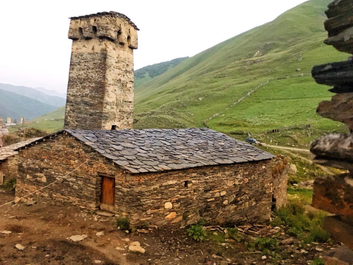 Hotel Old House Ushguli Exterior foto